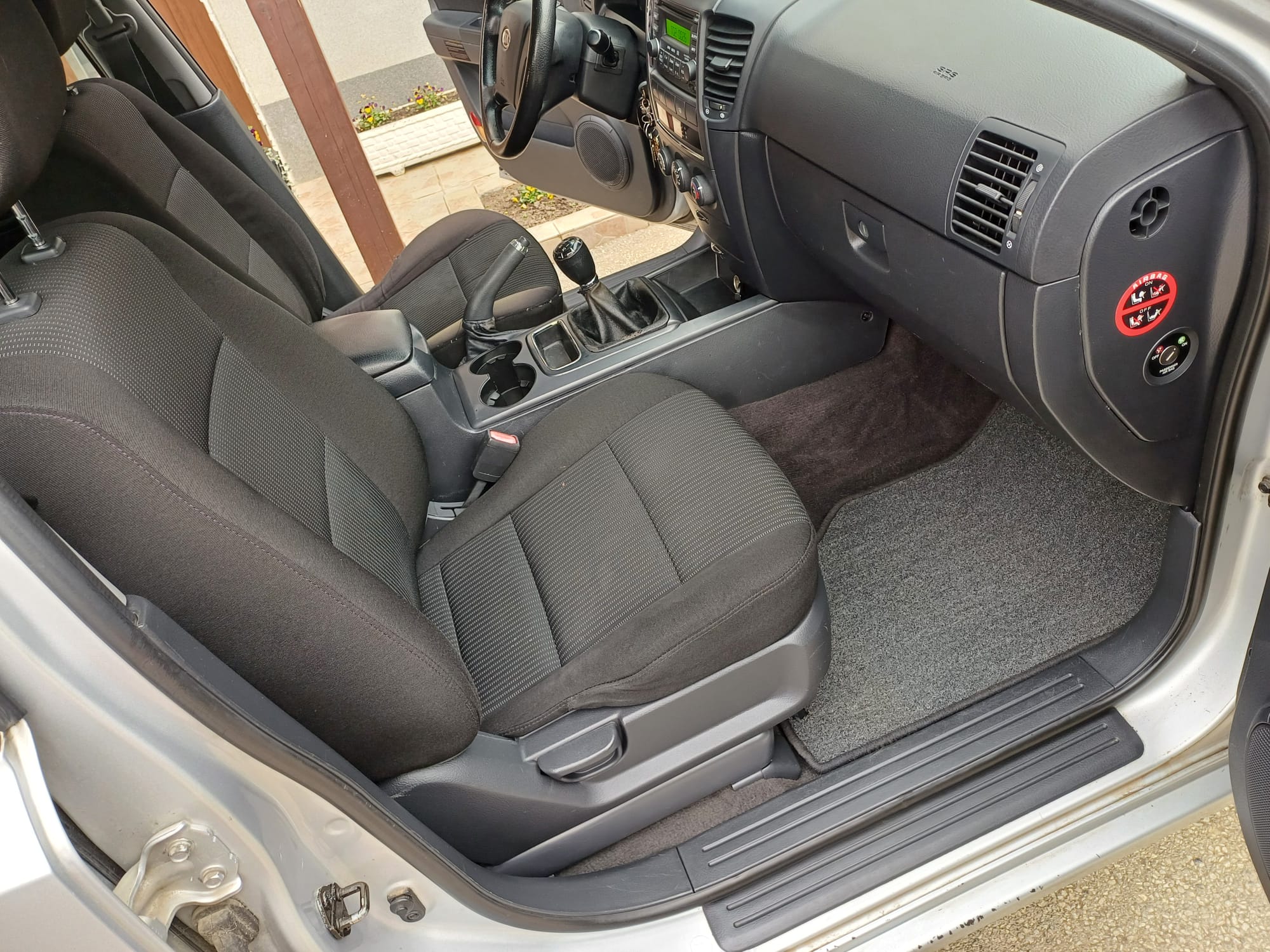 Unutrašnjost automobila nakon dubinskog čišćenja - SantClean