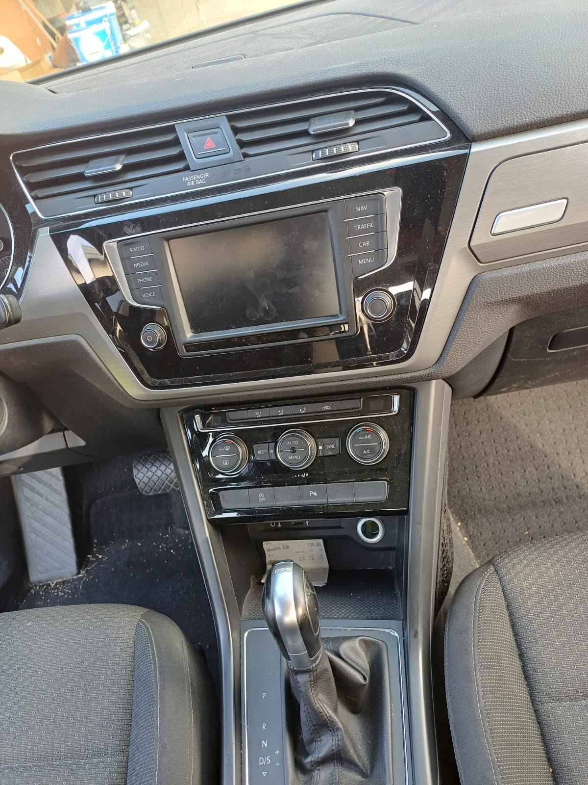 Unutrašnjost automobila prije dubinskog čišćenja 1 - SantClean