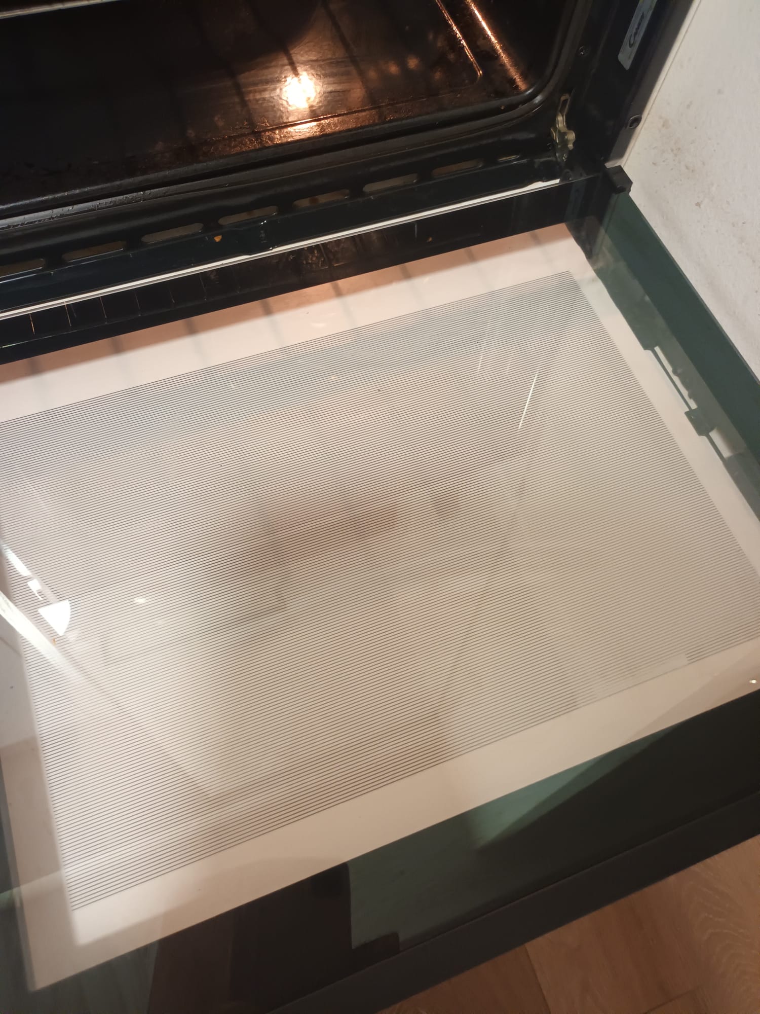 Pećnica nakon čišćenja parnih čistačem - SantClean